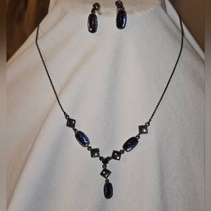 💵3/$20 Vintage Avon Jewelry Set Necklace and Earrings